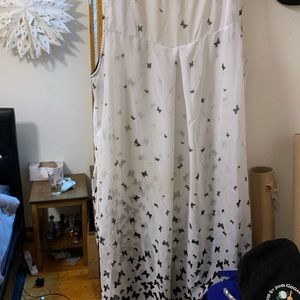 Torrid size 2 high low chiffon butterfly top